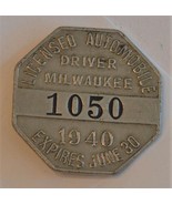 Licensed Automobile driver Milwaukee 1940 1 1/4&quot; wide  vintage Badge - $645.34 MXN