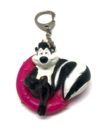 Pepe Le Pew Skunk On Couture Pillow Vintage PVC Keychain - $146.59 MXN