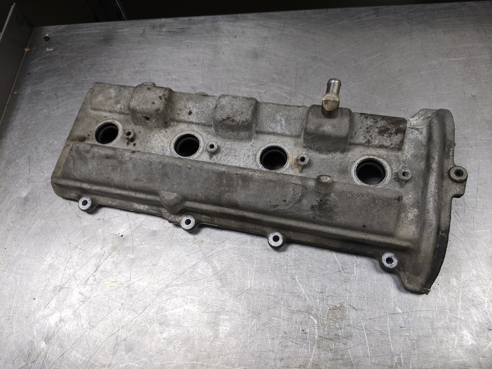 Right Valve Cover For 03-04 Toyota 4Runner  4.7 - $69.25