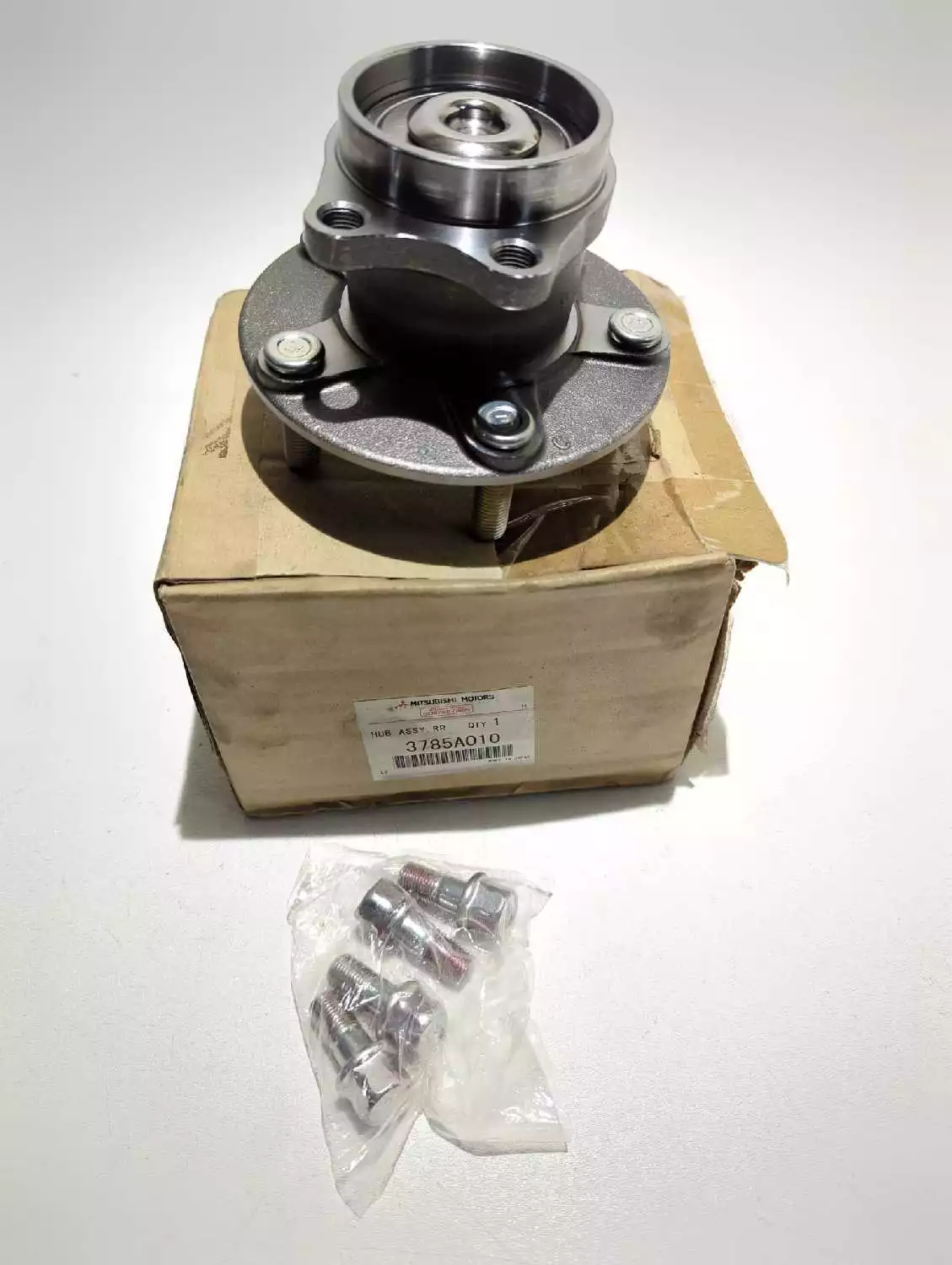 New OEM Genuine Mitsubishi Rear Wheel Hub 2008-2009 Lancer Non-Turbo 378... - £61.62 GBP