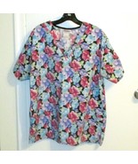 Fashion Scrubs Jasco Lrg V Neck Pink Bkue Floral On Black - $148.66 MXN