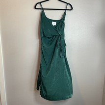 J.O.A Dress Size Small Forest Green Satin Midi Wrap Slits - $481.11 MXN