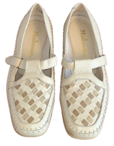 MUSHROOMS Comfortable BEIGE LEATHER Low heels Sandals FLAT SHOES   7.5 - $18.99