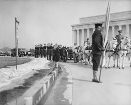 Military funeral procession passes Lincoln Memorial in Washington DC Photo Print - £6.88 GBP
