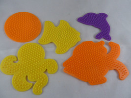 Perler Bead Peg Boards Lot Of 5 Fish Dolphin Circle Round octopus lg fish - €5,75 EUR
