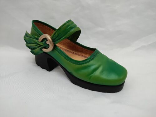 1999 Just The Right Shoe Green Treads Figurine - $12.38