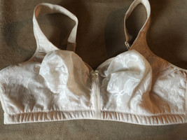 48D Breezies Seamless Wirefree Lace Lined Women&#39;s CD Support Seductive B... - $25.54