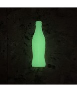 Wholesale Lot Of 100 Glow In The Dark Coca Cola Bottles 3” Self Advertis... - $831.58 MXN