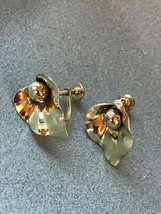 Vintage Goldtone Leaf w Center Bead Screwback Earrings – 0.75 x  7/8th’s inches  - £10.49 GBP