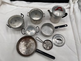 Lot of 12 Pieces Vintage Metal Aluminum Childrens Pots and Pans Cookware - £19.29 GBP