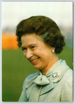 Postcard Her Majesty Queen Elizabeth II Heat Brooch - £3.99 GBP