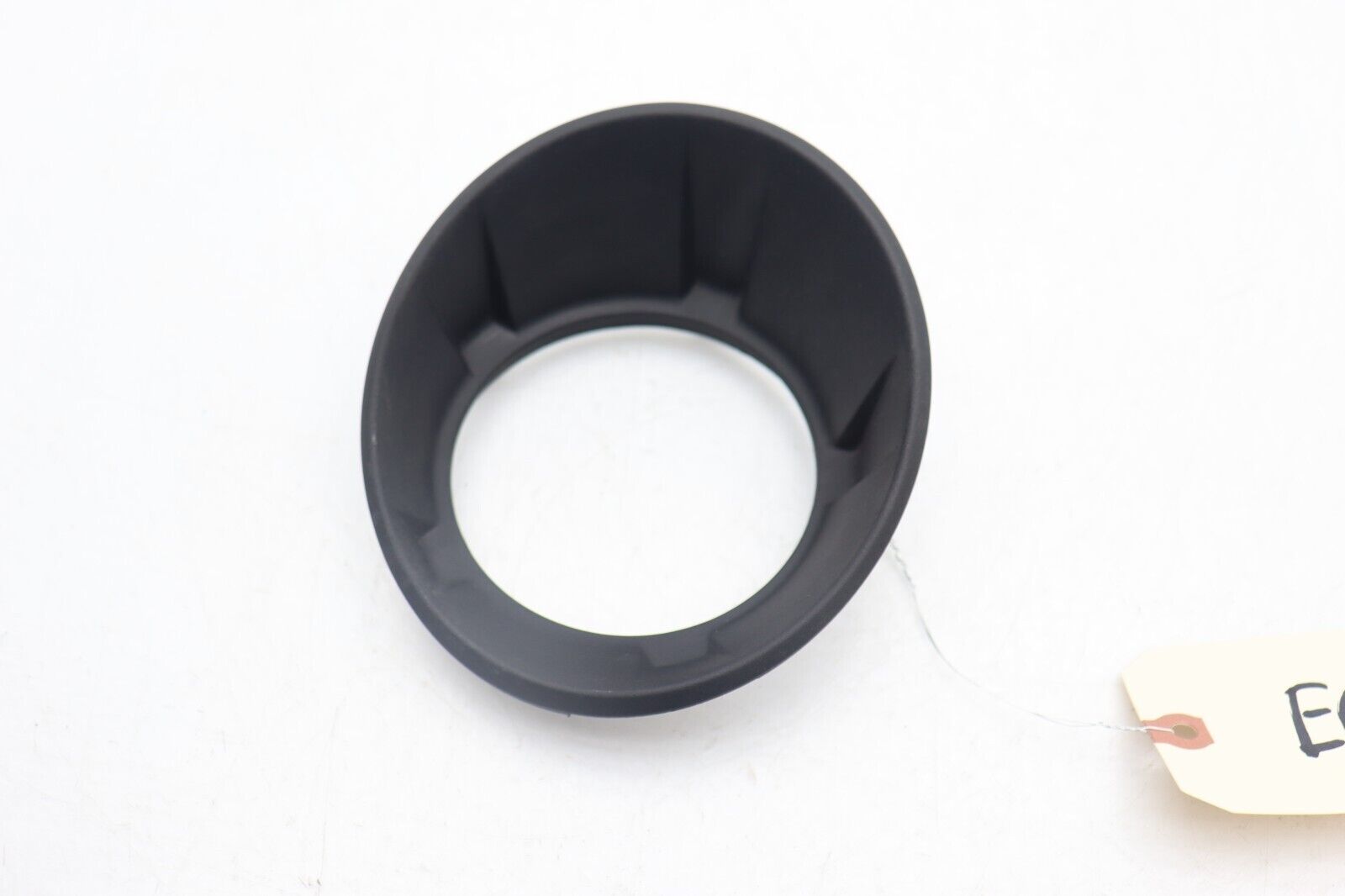 10-13 CHEVROLET CAMARO RIGHT PASSENGER RH FOG LIGHT BEZEL TRIM E0717 - $34.36