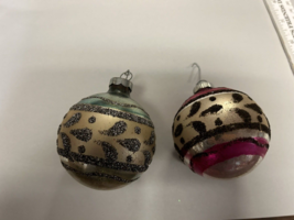 Vtg Shiny Brite Christmas balls flocked stencil leopard look Set 2 50&#39;s/60&#39;s MCM - £22.15 GBP