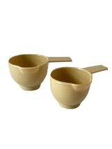 Vintage Plastic Measuring 1/3 Cup 1/4 Cup Hong Kong Footed Tan Cream Bei... - $13.14