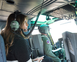 First Lady Melania Trump rides in helicopter during trip to Japan Photo ... - £6.92 GBP+