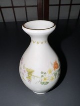 Wedgwood Mirabelle Bone China Small Bulbous Vase Vintage - £13.18 GBP