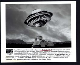 8 x 10 press photo The Learning Channel MYSTERIES WEEK - UFOs-Extraterre... - $13.81