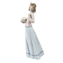 Lladro #7644 "Innocence in Bloom" Young Woman with Ringlets and Flowers Retired - $187.12