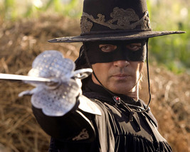 Antonio Banderas in The Legend of Zorro pointing sword in mask 16x20 Can... - $69.99