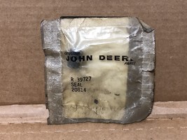 John Deere Original Equipment # R39727 - Seal - Seal Push Pull Cable - £3.07 GBP