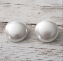 Vintage Clip On Earrings Classic Cream Pearlescent Circular 1&quot; - £6.25 GBP