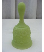 Vintage Fenton Green Satin Glass Bell Daisy &amp; Button Design - $460.95 MXN