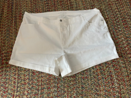 Women&#39;s Old Navy Mid Rise, Cuffed Hem, Fly, Stretch, White Shorts Size 2... - £16.47 GBP