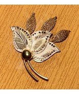 Vtg Hobé brooch 3 Leaf pin Gold Tone J259 - $753.70 MXN