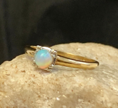 14K Yellow Gold Opal Ring 2.3g Fine Jewelry Size 6.25 Band Rainbow Round Prong - £143.51 GBP