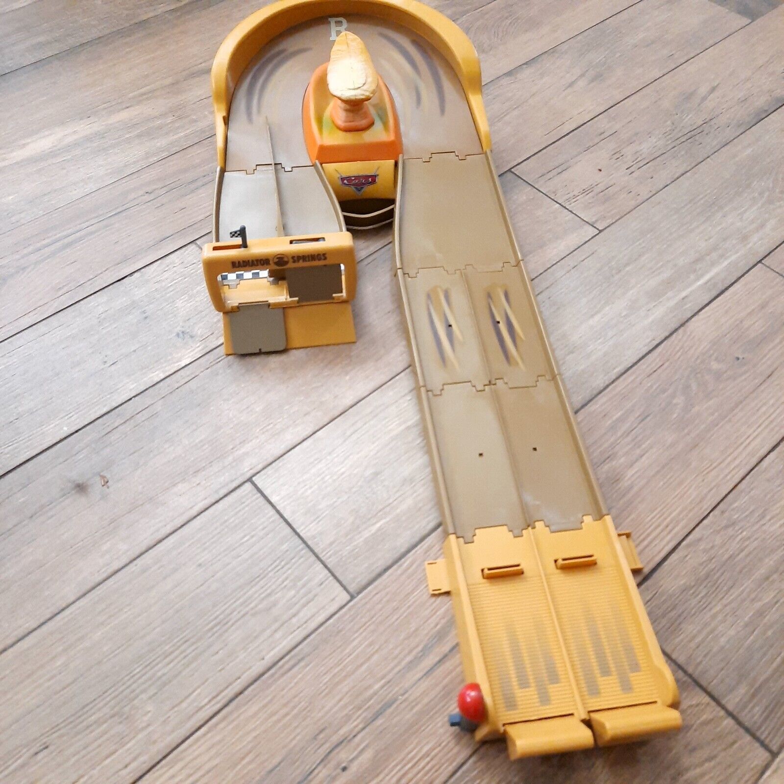 Disney Store Cars Lightning McQueen Radiator Springs Track launcher ...