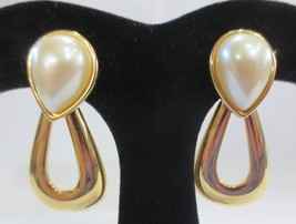 Monet Clip On Earrings Gold Tone Dangle Drop  Faux Pearl Vintage 1 7/8&quot; - £15.63 GBP