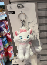 Disney Parks Marie the Cat Plush Keychain NEW - £23.82 GBP