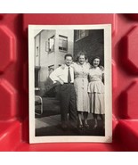 Husband And Wife Posing Brick House C 2 3/8 x 3 1/2 Photograph Pre Owned... - €7,86 EUR