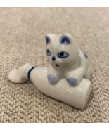 Vintage CAT Figurine DELFT Style Porcelain Spilled Milk  - 2.5&quot;W x 2&quot;H - $342.52 MXN