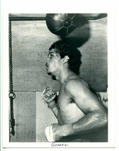 8x10-B&amp;W-Still-Wilfredo Gómez-World Champion-17 Knockouts-VG - £29.85 GBP