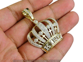 Herren König Krone Anhänger 2 CT Rundschliff Künstlicher Diamant 14k Gelb Gold - £112.48 GBP