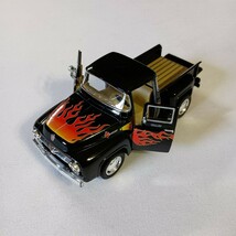 Kinsmart Diecast Black 1956 Ford F-100 Pickup Truck With Flames  1/38 Scale - $127.30 MXN