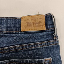 Levi's 512 Perfectly Slimming Women's Blue Denim Cropped Jeans Size 8 (28×21) image 6