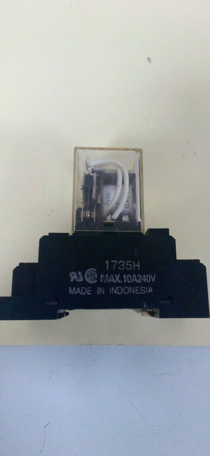 Omron LY4 Control Miniature Control Relay With Socket Base 1735H - $19.80