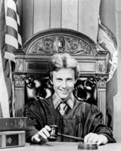 Harry Anderson sitting in Judge chair in gown Night Court TV 16x20 inch poster - £19.65 GBP