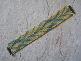 Bracelet: Green &amp; Yellow Wheat Motif, Peyote Stitch, Tube Clasp - £31.17 GBP