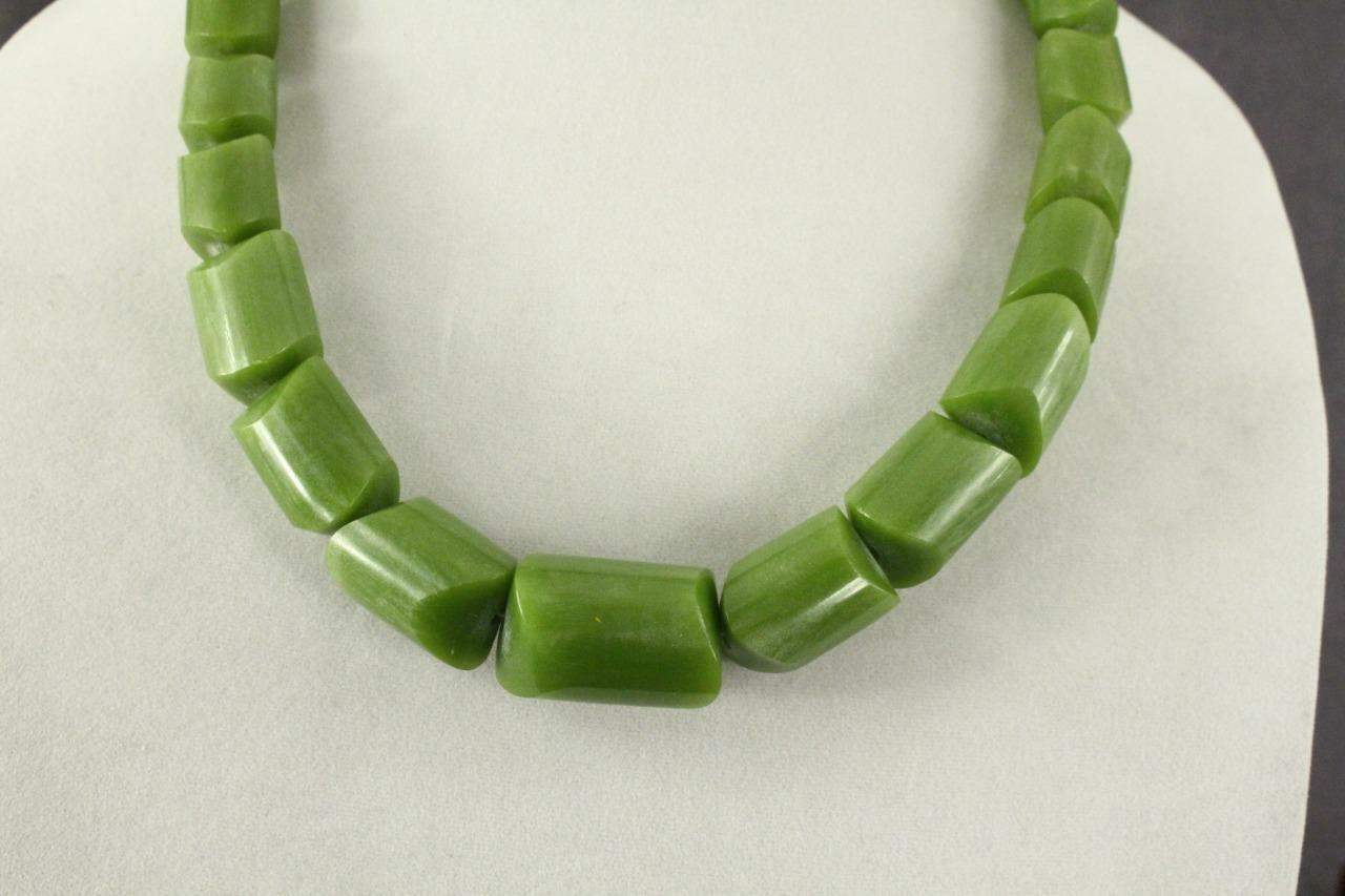 Primary image for MODERN Costume Jewelry ZAD Spring Green Lucite Beaded BOLD Bead Necklace 24"