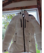 Reebok Womans puffer jacket - $273.66 MXN