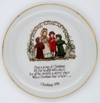 Holly Hobbie 1974 Christmas Plate - $12.86