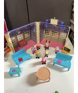 Peppa Pig School House Playset w Furniture Figures Gazelle desks Charact... - $39.55