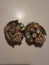 Vintage Clip On Earrings Gold Tone Multi Color Pearl Cluster  - £27.40 GBP