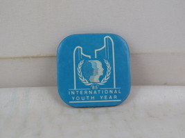 Vintage United Nations Pin - 1985 International Youth Year - Celluloid Pin  - £11.76 GBP