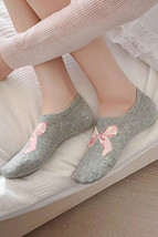 Gray Bow Print Boat Socks - $7.58 MXN