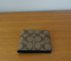 Coach Men’s Id Billfold Wallet In Signature Canvas In TAN/BLACK Color. Nwt - £71.84 GBP