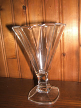 Beautiful Petal Pedistal Crystal Vase Marked 18 Made In France (NWOT) - £15.53 GBP